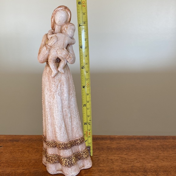 Mother and Child Statue Exc Cond Prev Owned NWT - Picture 9 of 10